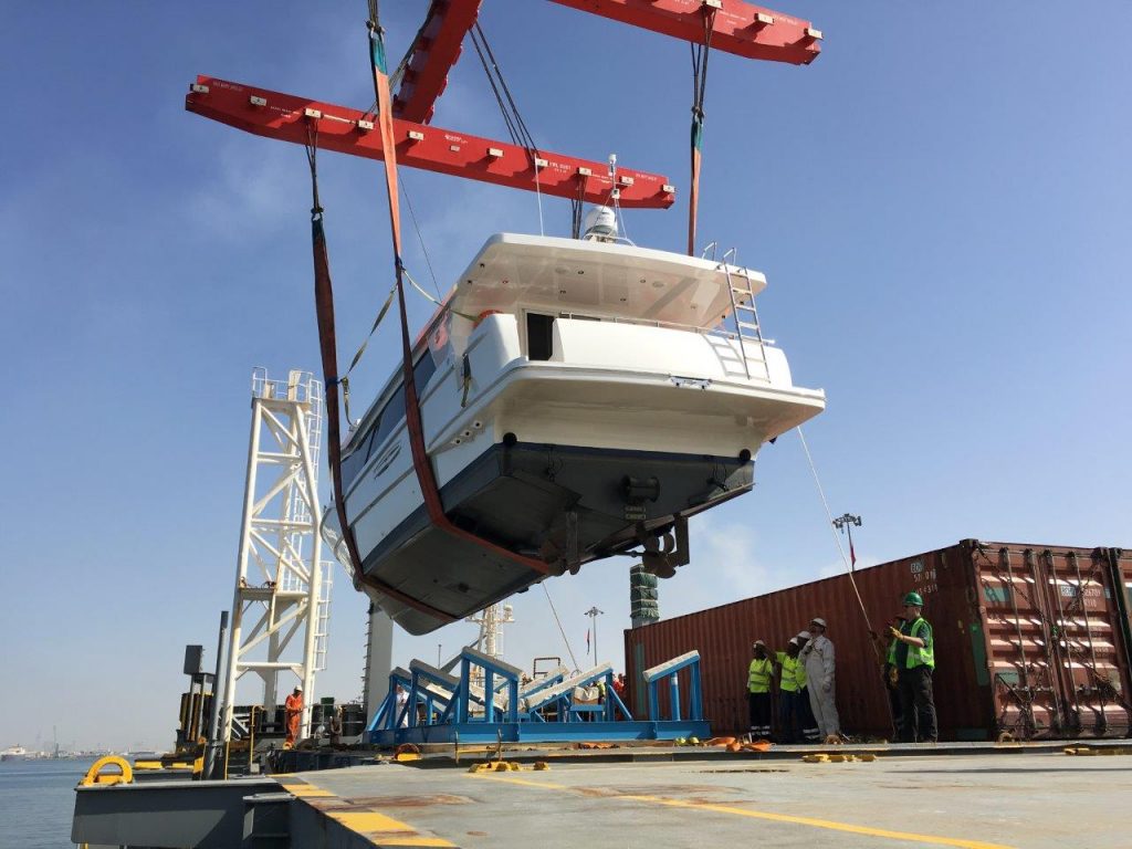 IMG 1394 The complex task of shipping large boats like the Waveshuttle 56